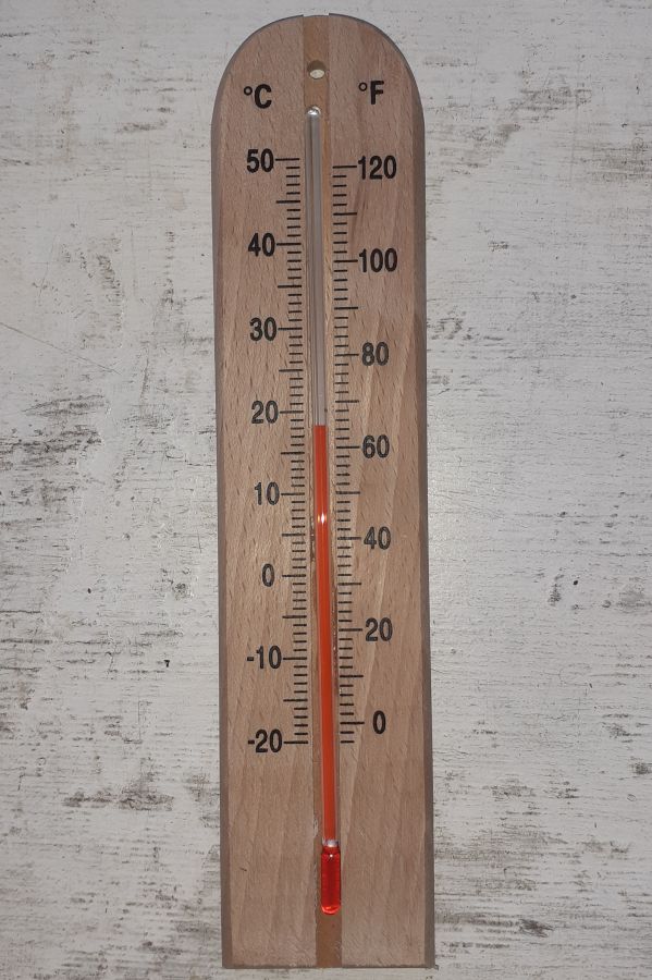Thermometer auf Holz für drinnen und draussen Holzthermometer